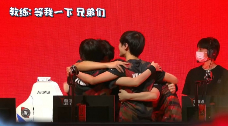 的表现不断 的表现不断