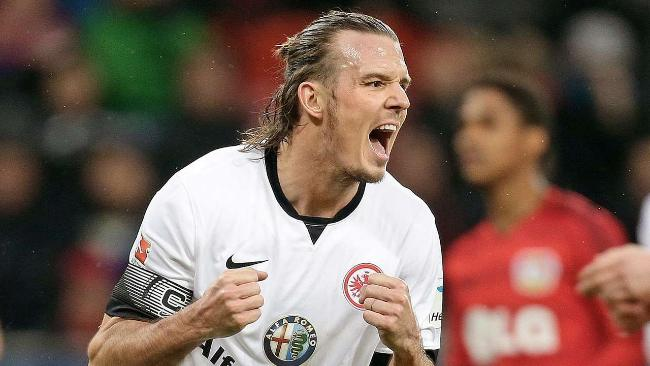 曼城以压倒 曼城以压倒